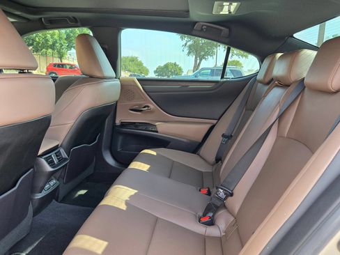 Used 2023 Lexus ES 350 w/ Premium Package FWD image 15