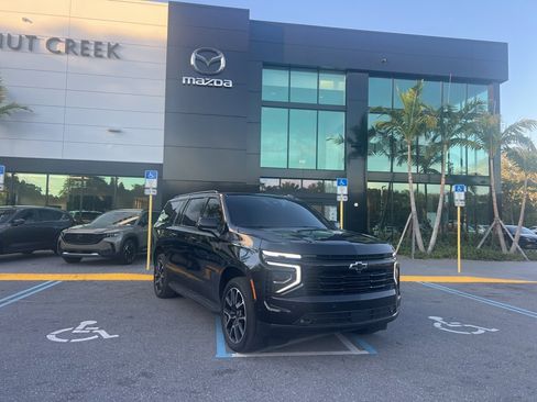 Used 2025 Chevrolet Suburban RST w/ Comfort Package image 4