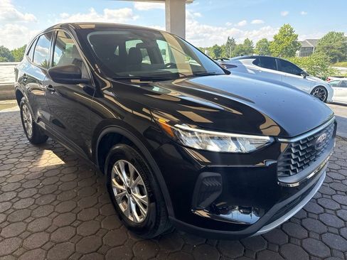 Used 2023 Ford Escape Active w/ Tech Pack #1 AWD/4WD image 4