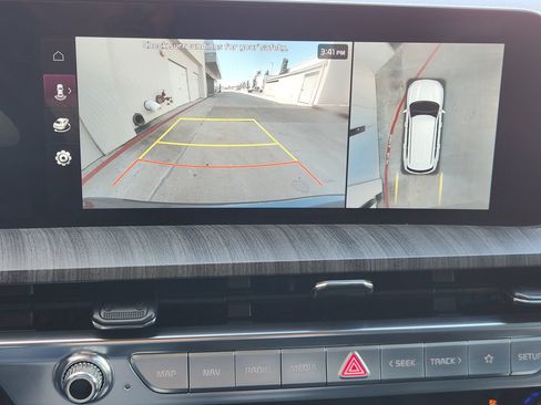 Used 2024 Kia Telluride SX FWD image 16