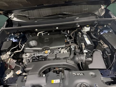 Used 2021 Toyota RAV4 XLE AWD/4WD image 25