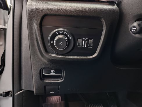 Used 2023 Jeep Grand Cherokee L Limited w/ Luxury Tech Group II image 46