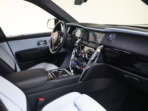 Certified 2022 Rolls-Royce Cullinan w/ Dark Exterior Package image 17