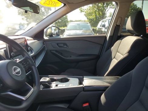 Used 2023 Nissan Rogue S FWD image 18