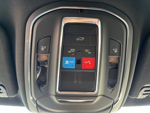 Used 2023 Jeep Wagoneer Series III w/ Preferred Equipment Group AWD/4WD image 29