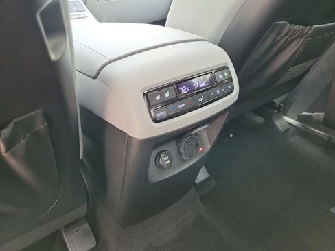 Used 2024 Hyundai Palisade SEL w/ Premium Package FWD image 14