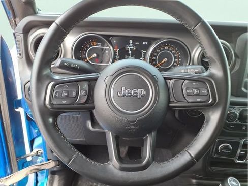 Used 2021 Jeep Gladiator Sport AWD/4WD image 17