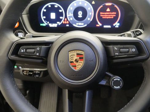 Certified 2024 Porsche Cayenne image 40