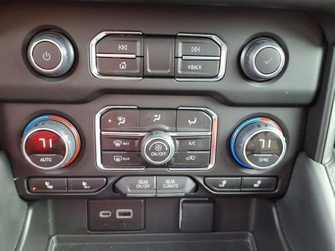 Used 2023 Chevrolet Tahoe LT w/ LT Signature Package image 19