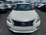 Used 2014 Nissan Altima 2.5 S w/ Sport Value Package image 3