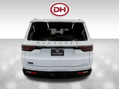 Used 2023 Jeep Wagoneer Series III w/ Preferred Equipment Group AWD/4WD image 12