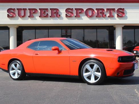 Used 2018 Dodge Challenger R/T w/ Blacktop Package RWD image 1