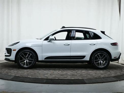 Used 2025 Porsche Macan image 2