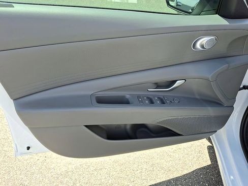 Used 2024 Hyundai Elantra SEL FWD image 9