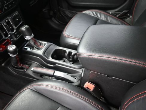 Used 2018 Jeep Wrangler Unlimited Rubicon AWD/4WD image 33