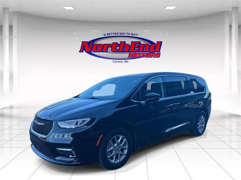 Used 2024 Chrysler Pacifica Touring-L image 7