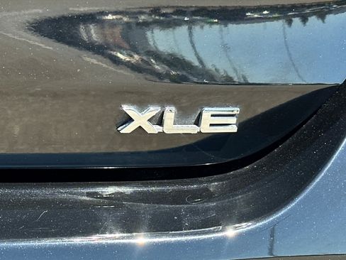 Used 2022 Toyota Highlander XLE AWD/4WD image 33