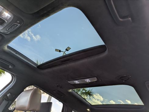 Used 2022 Kia Telluride SX w/ SX Prestige Package image 23