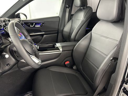 Used 2026 Mercedes-Benz GLC 300 image 5