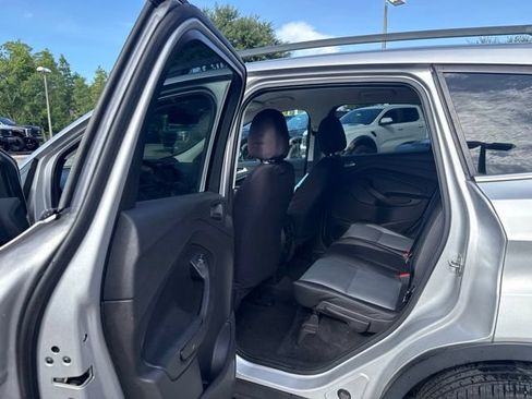 Used 2017 Ford Escape SE w/ Equipment Group 201A AWD/4WD image 14