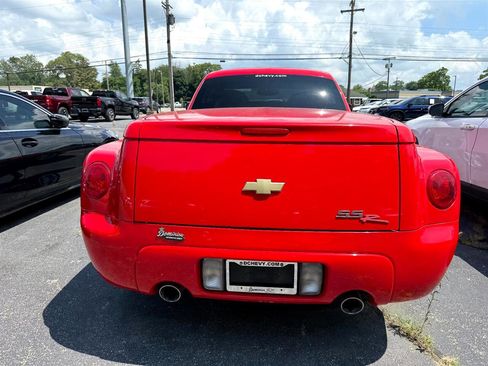 Used 2005 Chevrolet SSR w/ Preferred Equipment Group image 5