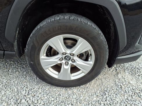 Used 2020 Toyota RAV4 XLE image 33