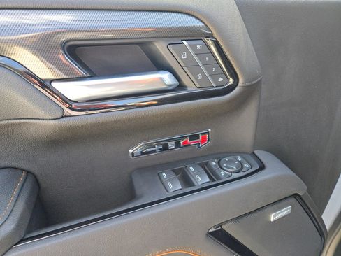 Used 2025 GMC Sierra 1500 AT4 w/ AT4 Premium Package AWD/4WD image 12