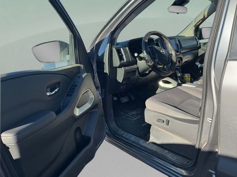 Used 2022 Nissan Frontier SV image 10
