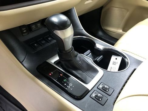 Used 2019 Toyota Highlander XLE image 26