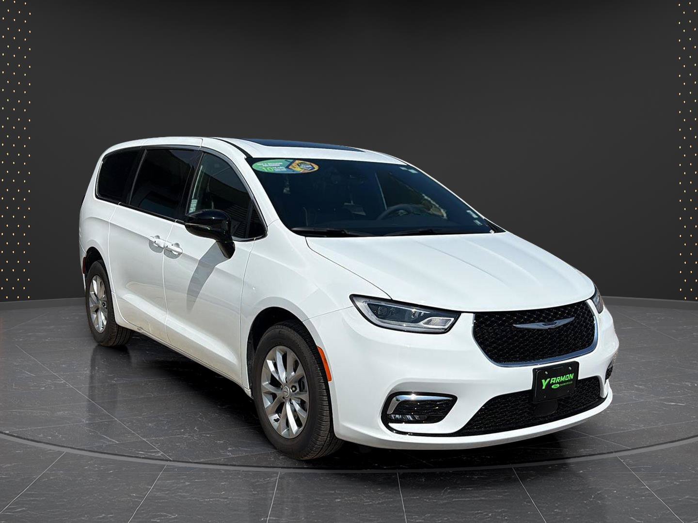 Used 2026 Chrysler Pacifica Limited AWD/4WD image 7