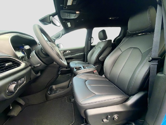 New 2027 Chrysler Pacifica Select FWD image 20
