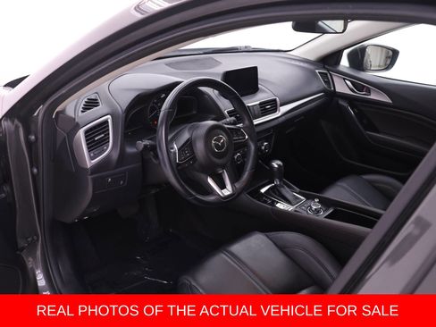 Used 2018 MAZDA MAZDA3 Touring FWD image 3