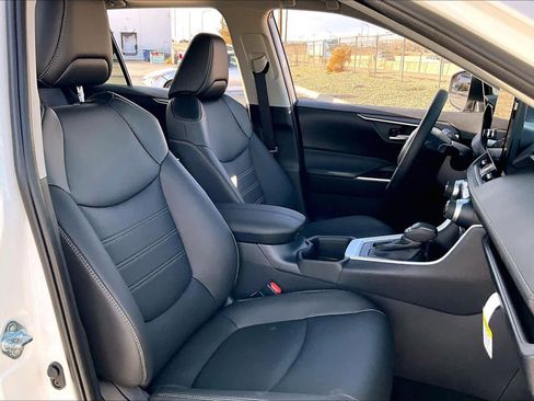 Certified 2025 Toyota RAV4 XLE Premium image 8
