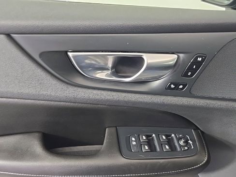 Certified 2022 Volvo S60 B5 Momentum w/ Premium Package image 19