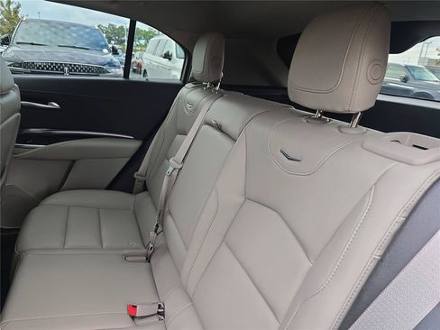 Used 2023 Cadillac XT4 Luxury FWD image 16
