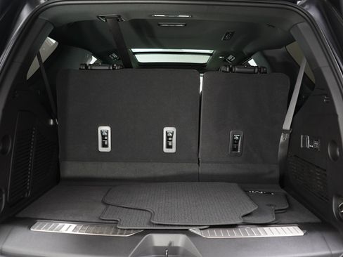 Used 2025 GMC Yukon Denali w/ Sun & Power Step Package AWD/4WD image 9