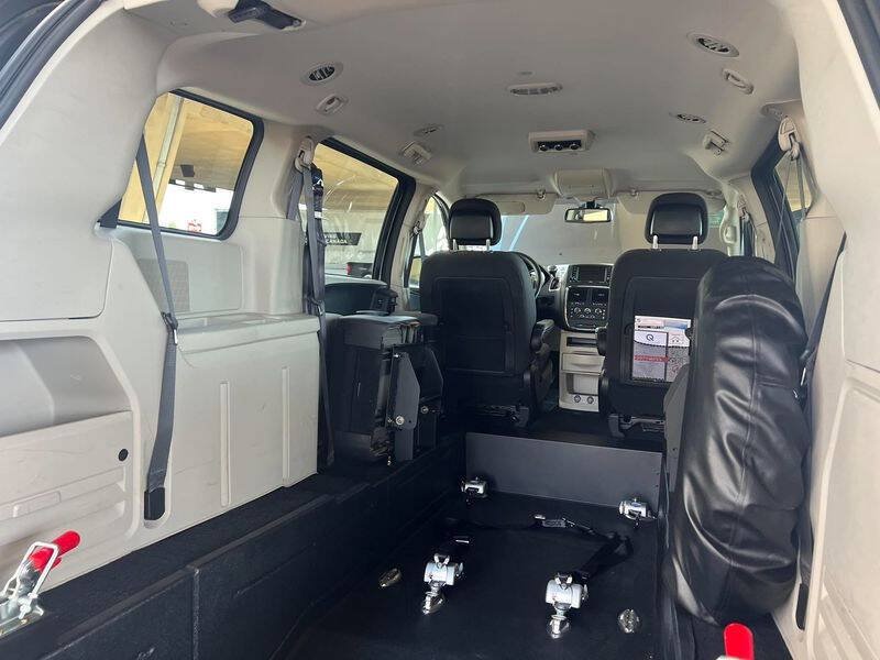 Used 2019 Dodge Grand Caravan SE w/ UConnect Hands-Free Group FWD image 41