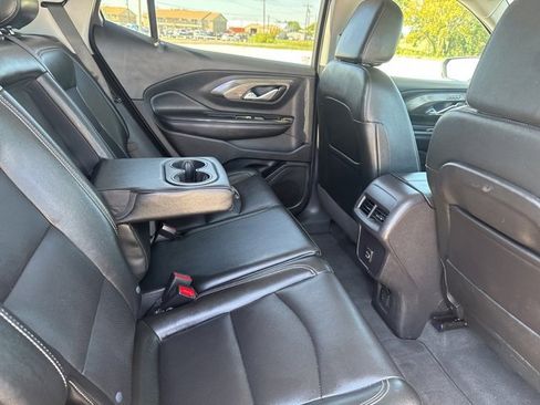 Used 2024 GMC Terrain SLT image 26