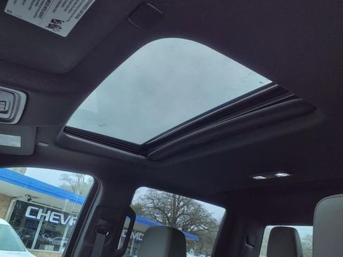 Used 2024 Chevrolet Silverado 2500 ZR2 w/ Technology Package image 24