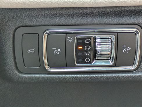 Used 2025 Lincoln Corsair Reserve FWD image 23