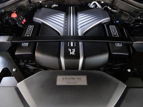 Certified 2022 Rolls-Royce Cullinan Black Badge w/ Dark Exterior Package AWD/4WD image 33