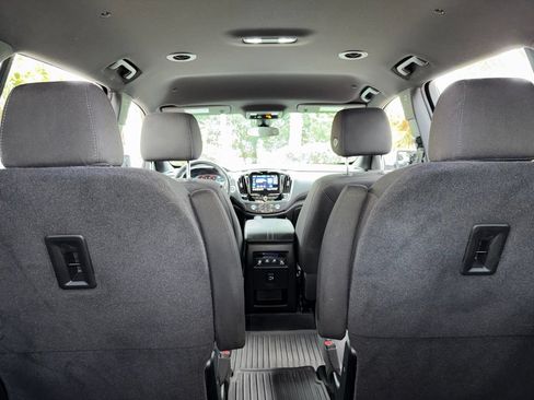 Used 2023 Chevrolet Traverse LT FWD image 30