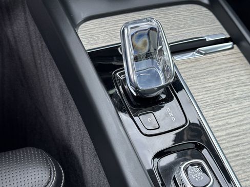 Used 2022 Volvo XC60 B5 Inscription w/ Climate Package image 16