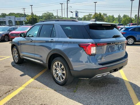 Used 2025 Ford Explorer Active w/ Active Comfort Package AWD/4WD image 3