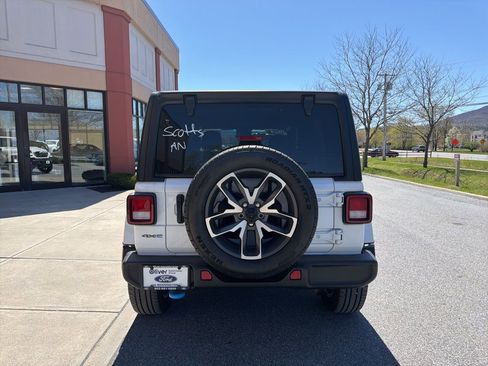 Used 2024 Jeep Wrangler Unlimited w/ Convenience Group AWD/4WD image 6