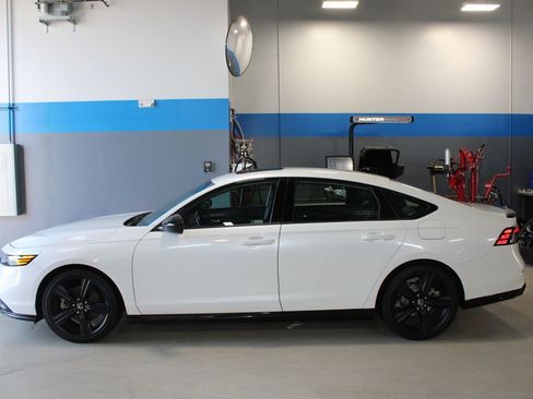 Used 2023 Honda Accord Sport image 13