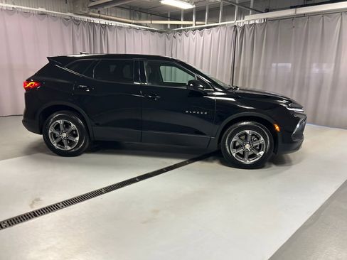 Used 2025 Chevrolet Blazer LT AWD/4WD image 8