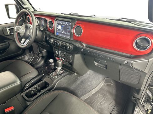 Used 2023 Jeep Wrangler Unlimited Rubicon w/ Cold Weather Group AWD/4WD image 28