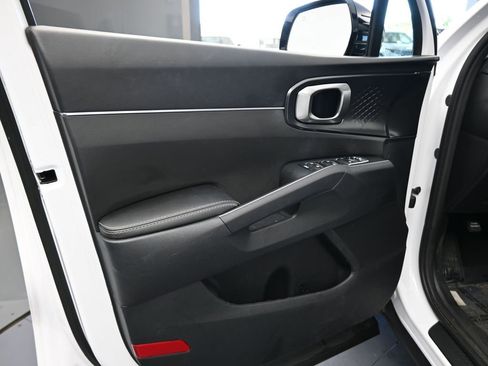 Used 2023 Kia Sorento S image 16