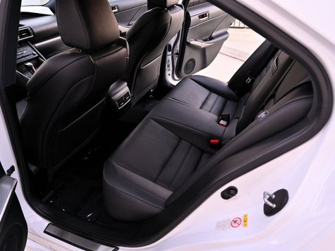 Used 2017 Lexus IS 200t IS Turbo RWD image 13